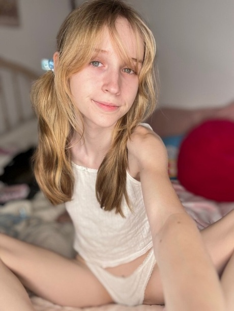amateur petite hot porn galleries