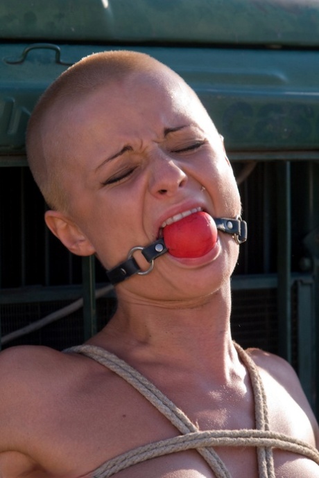 Sandra Romain exclusive star pic