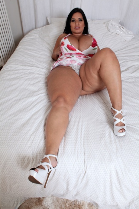 chubby white girl free sex photos